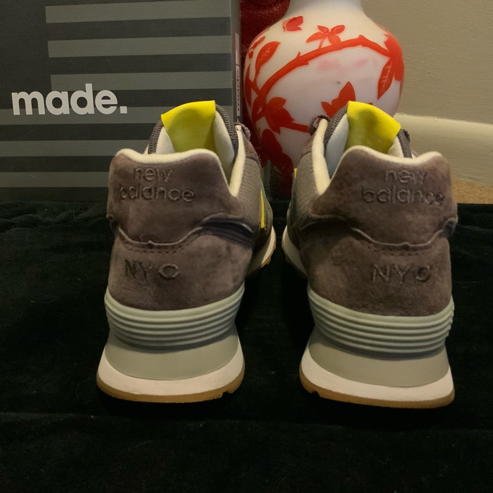 New Balance Women’s 574 Exclusive Made in USA (NYC Embroidered on Heel) - Picture 5 of 6